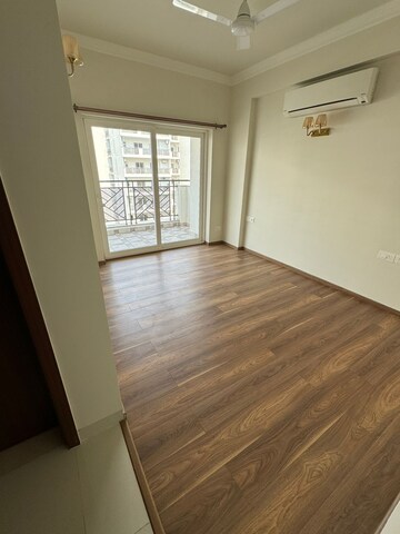 Room in 3 BHK Apartment at Signature Global Park 4 and 5, Sohna Sector 36 – for Rent