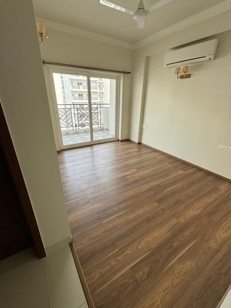 Room, signature-global-park-4-and-5 3 Bedroom 1120 Sq.Ft. Apartment In Sohna Sector 36 Gurgaon 9478733