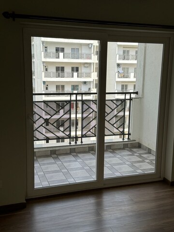 Room in 3 BHK Apartment at Signature Global Park 4 and 5, Sohna Sector 36 – for Rent