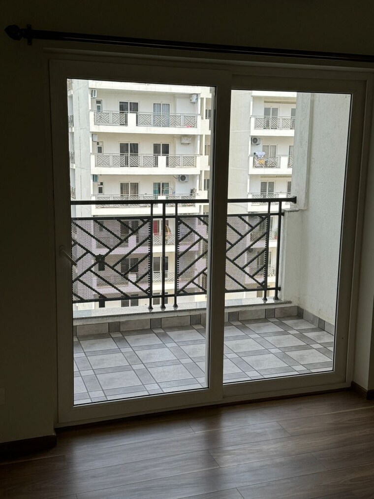 Room, signature-global-park-4-and-5 3 Bedroom 1120 Sq.Ft. Apartment In Sohna Sector 36 Gurgaon 9478733