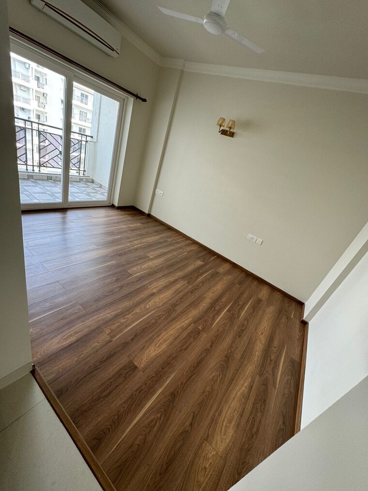 Room, signature-global-park-4-and-5 3 Bedroom 1120 Sq.Ft. Apartment In Sohna Sector 36 Gurgaon 9478733