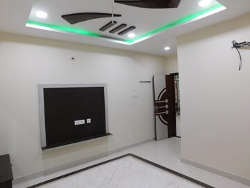 Room in 3 BHK Builder Floor at Kondapur – for Rent