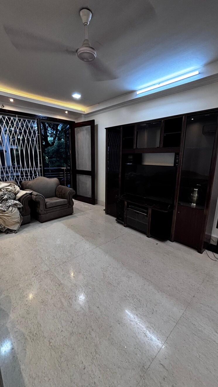 Living Room, east-of-kailash-block-b-rwa 3 Bedroom 200 Sq.Yd. Builder Floor In East Of Kailash Delhi 9478802