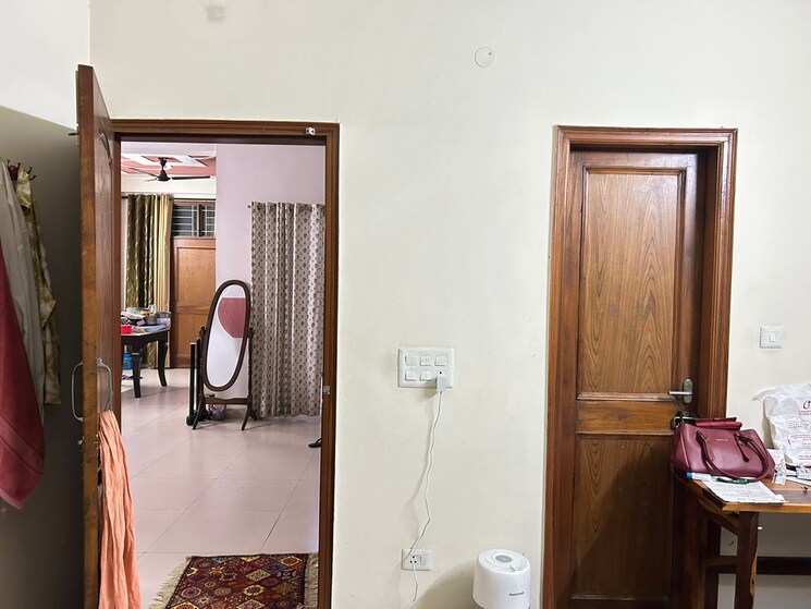 undefined, up-residency 2 Bedroom 162 Sq.Mt. Builder Floor In Sector 42 Noida 9478837