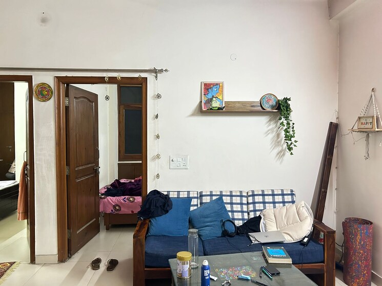 Team Area, up-residency 2 Bedroom 162 Sq.Mt. Builder Floor In Sector 42 Noida 9478837