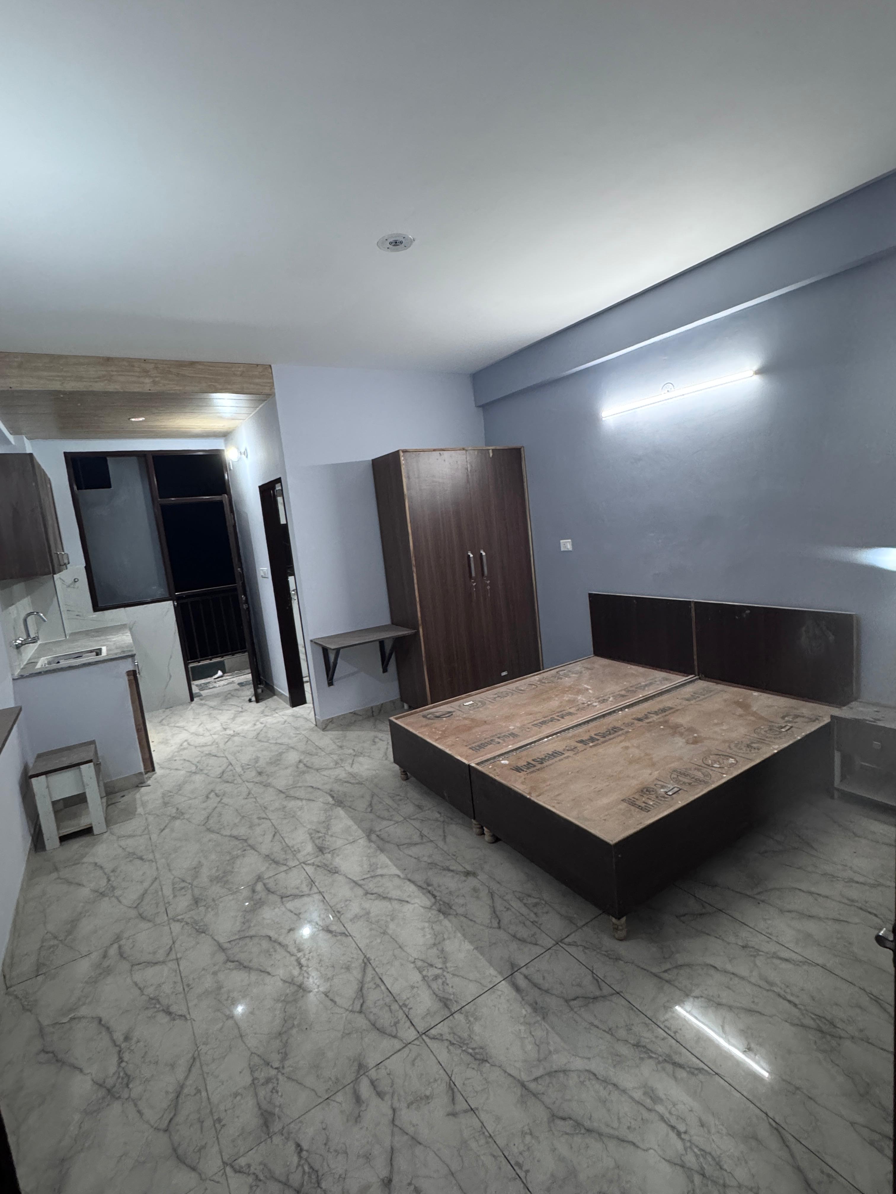 1 Rk  552 Sq.Ft. Builder Floor in Housing Board Colony Sector 51