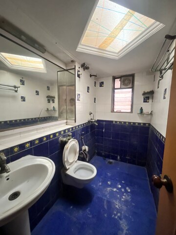 Team Area in 3 BHK Apartment at Andheri West – for Rent