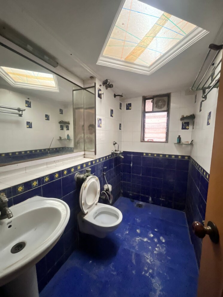 Team Area, andheri west 3 Bedroom 1100 Sq.Ft. Apartment In Andheri West Mumbai 9478875