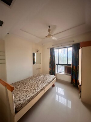 Bedroom in 3 BHK Apartment at Andheri West – for Rent