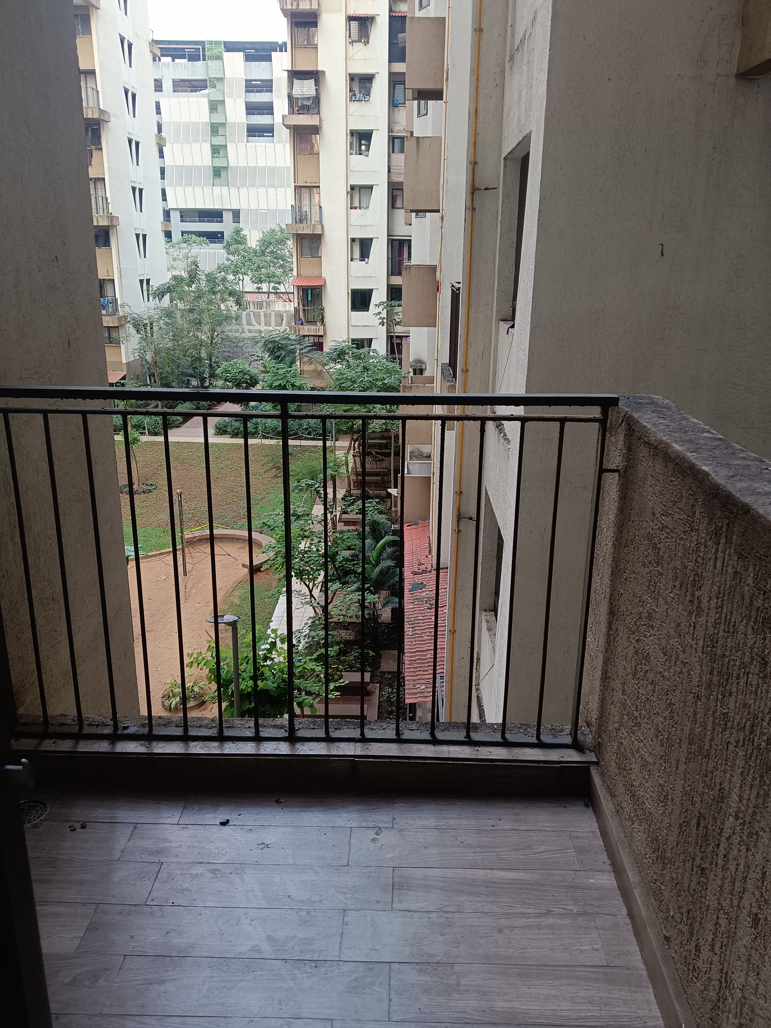 1 BHK + Extra Room Apartment For Sale in Lodha Lakeshore Greens