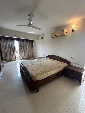 Bedroom in 3 BHK Apartment at Ambawadi – for Rent