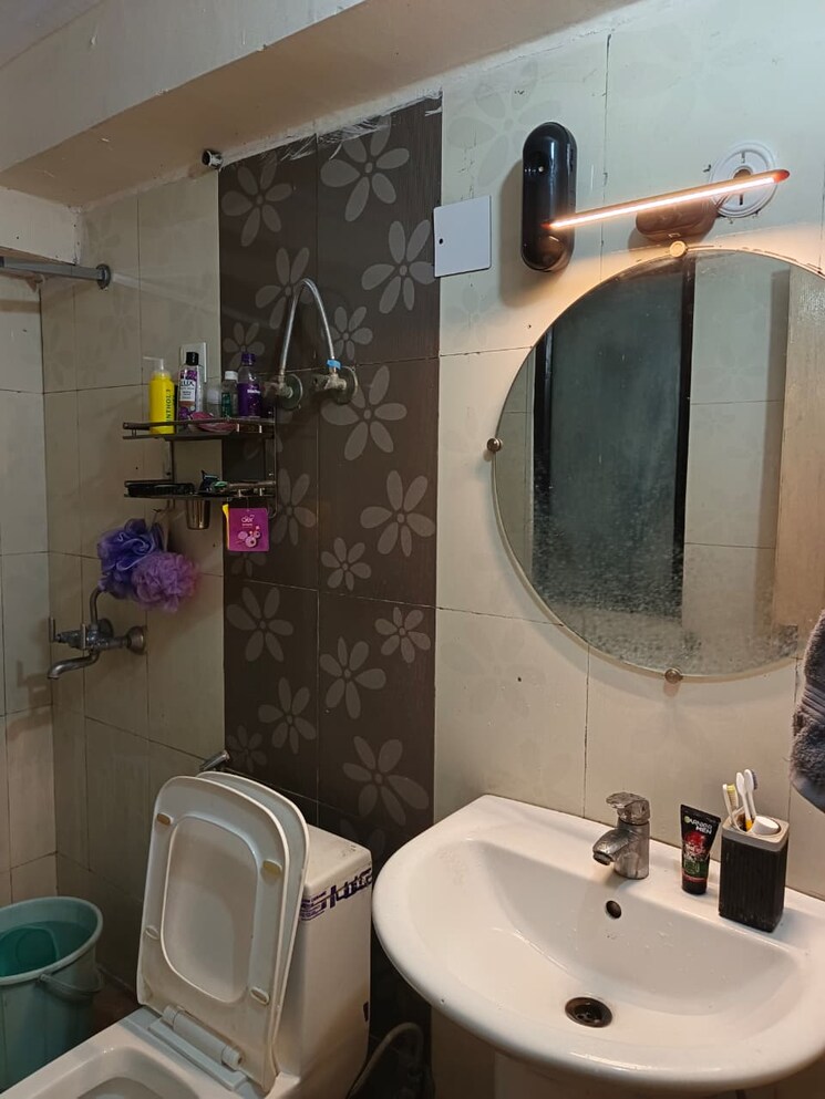 Bathroom, migsun-vilaasa 5 Bedroom 3520 Sq.Ft. Apartment In Eta Ii Greater Noida Greater Noida 9478888