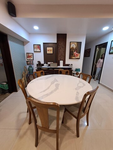 Team Area in 3 BHK Apartment at Juhu – for Sale
