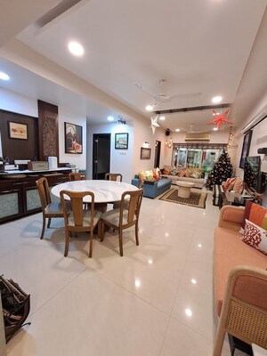 Team Area in 3 BHK Apartment at Juhu – for Sale