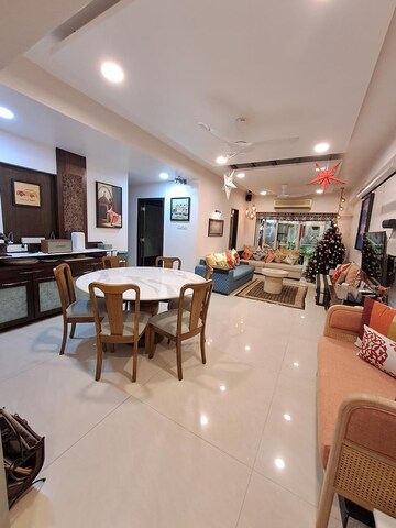 Team Area in 3 BHK Apartment at Juhu – for Sale