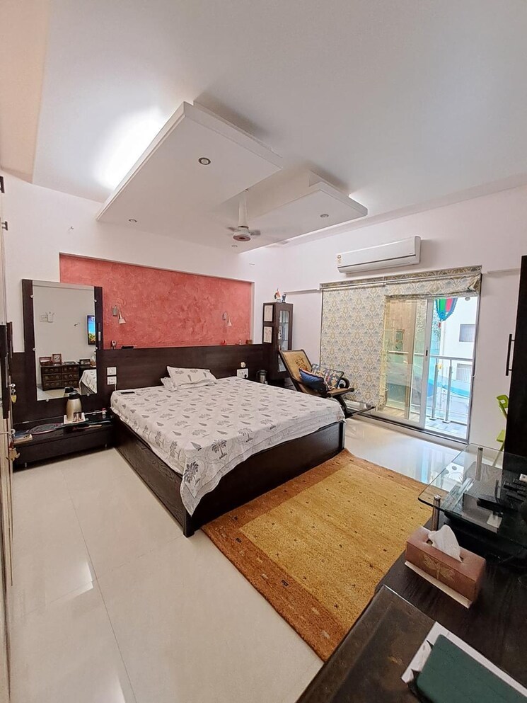 Team Area, juhu 3 Bedroom 1200 Sq.Ft. Apartment In Juhu Mumbai 9478892