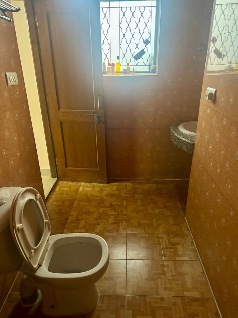 Bathroom, kohli-one-malibu-town 2 Bedroom 1200 Sq.Ft. Builder Floor In Sector 47 Gurgaon 9478904