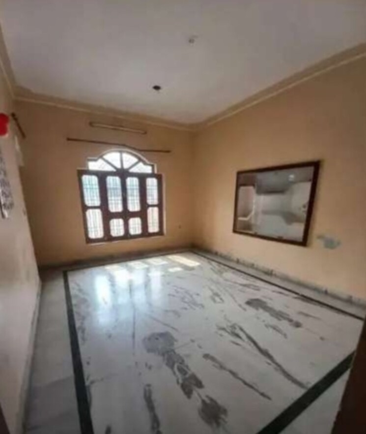 Room, hazratganj 3 Bedroom 1800 Sq.Ft. Apartment In Hazratganj Lucknow 9478927