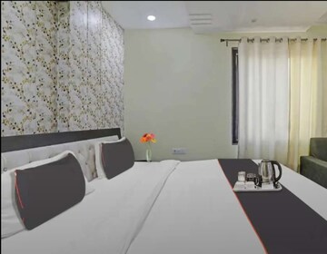 Bedroom in 3 BHK Apartment at Hazratganj – for Rent