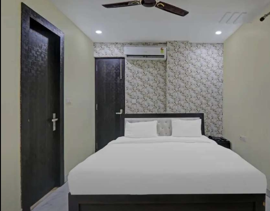 3 BHK + Pooja Room Apartment For Rent in Fully Furnished Luxurious