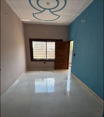 Room in 3 BHK Apartment at Hazratganj – for Rent