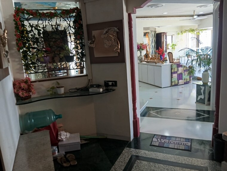 Team Area, juhu-jivan 4 Bedroom 2000 Sq.Ft. Apartment In Juhu Mumbai 9478930