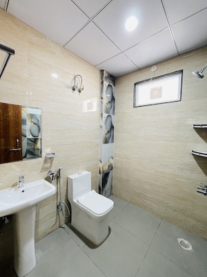 Master Bedroom in 1 RK Builder Floor at Palam Vihar – for Rent