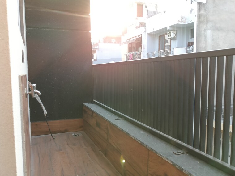 Balcony, east of kailash 3 Bedroom 1150 Sq.Ft. Builder Floor In East Of Kailash Delhi 9478961