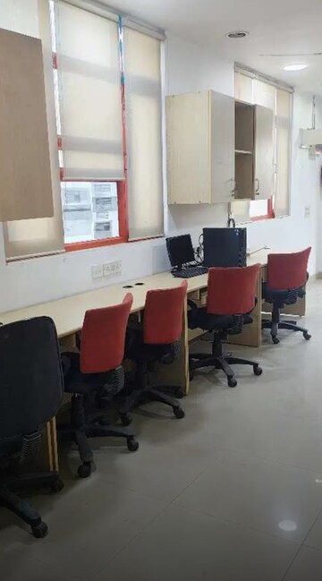  Office Space For Rent in Hazratganj