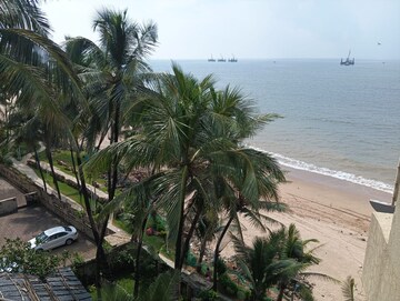 3 BHK Apartment – Garden View at Sea Breeze Building Juhu, Juhu - for Rent