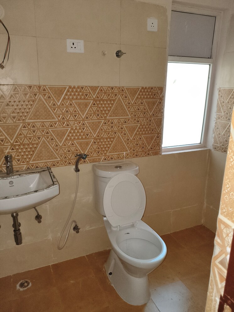Bathroom, noida extension 2 Bedroom 750 Sq.Ft. Apartment In Noida Extension Greater Noida 9479014