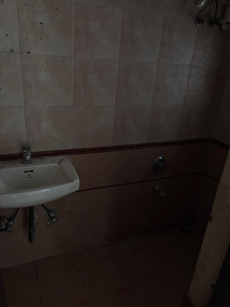 Bathroom, bharat-park-vistas 1 Bedroom 450 Sq.Ft. Apartment In Andheri West Mumbai 9478998