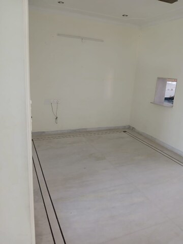 Room in 2 BHK Builder Floor at Sector 40 – for Rent