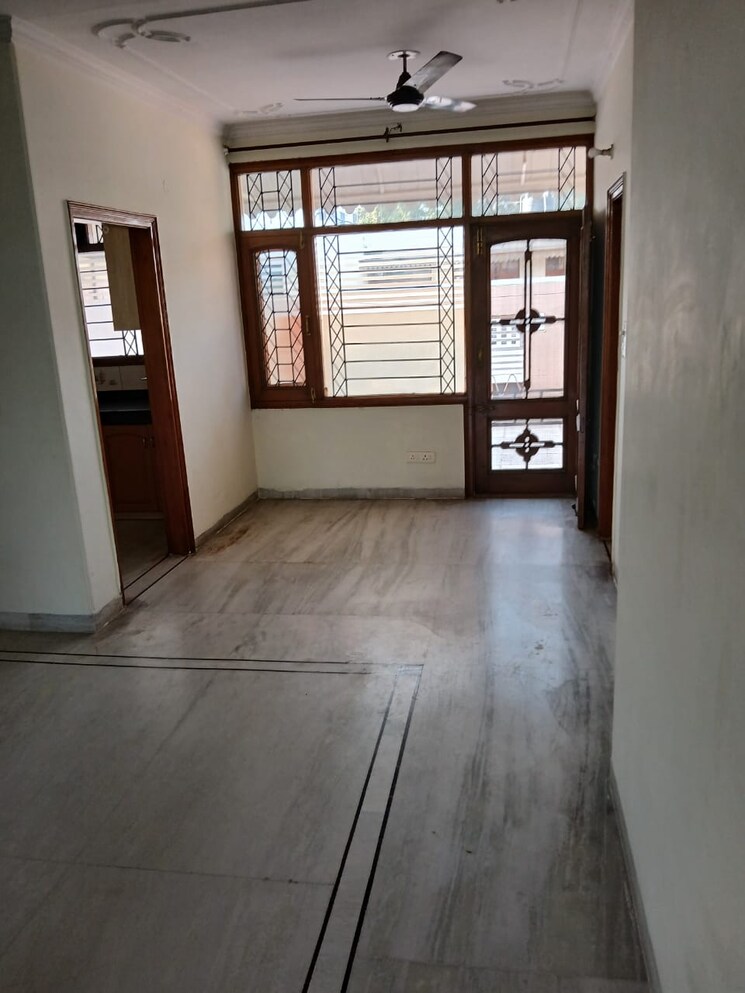 Room, sector 40 2 Bedroom 3400 Sq.Ft. Builder Floor In Sector 40 Chandigarh 9478999
