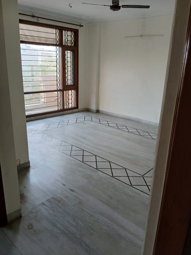 Room, sector 40 2 Bedroom 3400 Sq.Ft. Builder Floor In Sector 40 Chandigarh 9478999