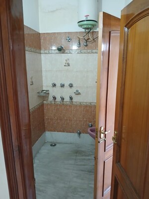 Bathroom in 2 BHK Builder Floor at Sector 40 – for Rent