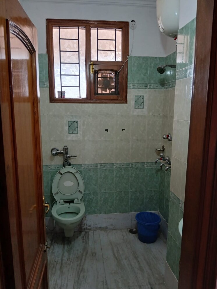 Bathroom, sector 40 2 Bedroom 3400 Sq.Ft. Builder Floor In Sector 40 Chandigarh 9478999