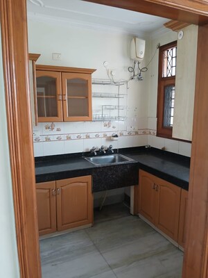 Kitchen in 2 BHK Builder Floor at Sector 40 – for Rent