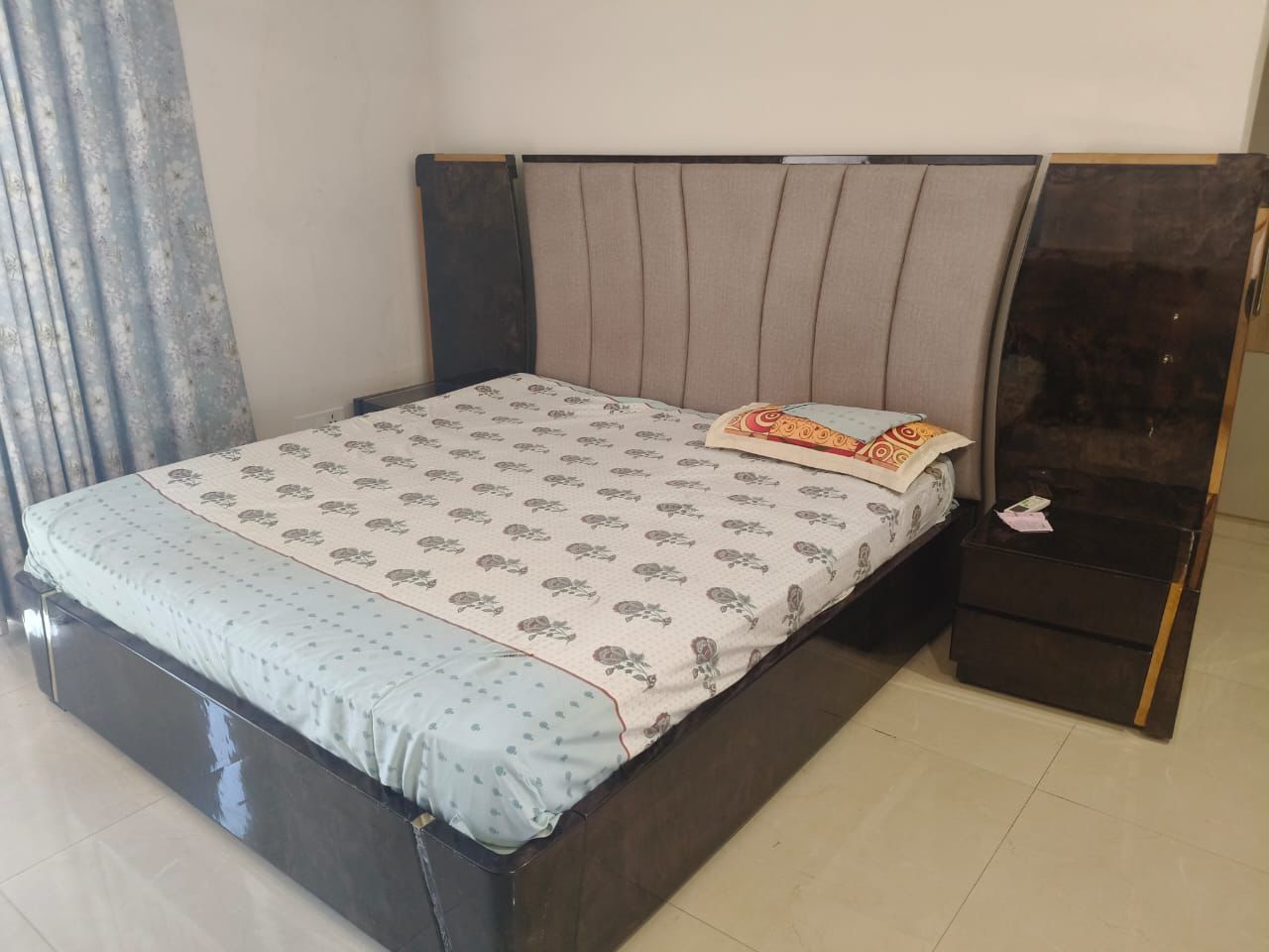 3 BHK + Servant Room Apartment For Rent in Sushma Valencia