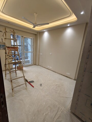 Room in 3 BHK Builder Floor at Shivalik Colony – for Rent