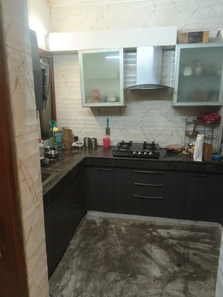 Kitchen, shivalik colony 2 Bedroom 200 Sq.Yd. Builder Floor In Shivalik Colony Delhi 9479061