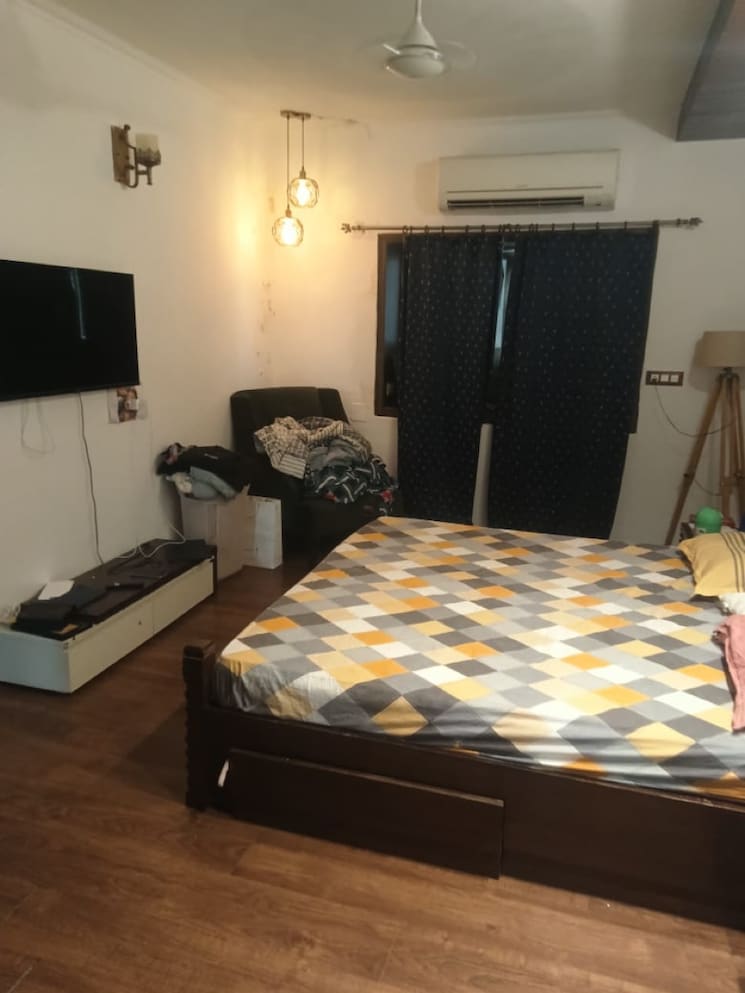 Bedroom, shivalik colony 2 Bedroom 200 Sq.Yd. Builder Floor In Shivalik Colony Delhi 9479061