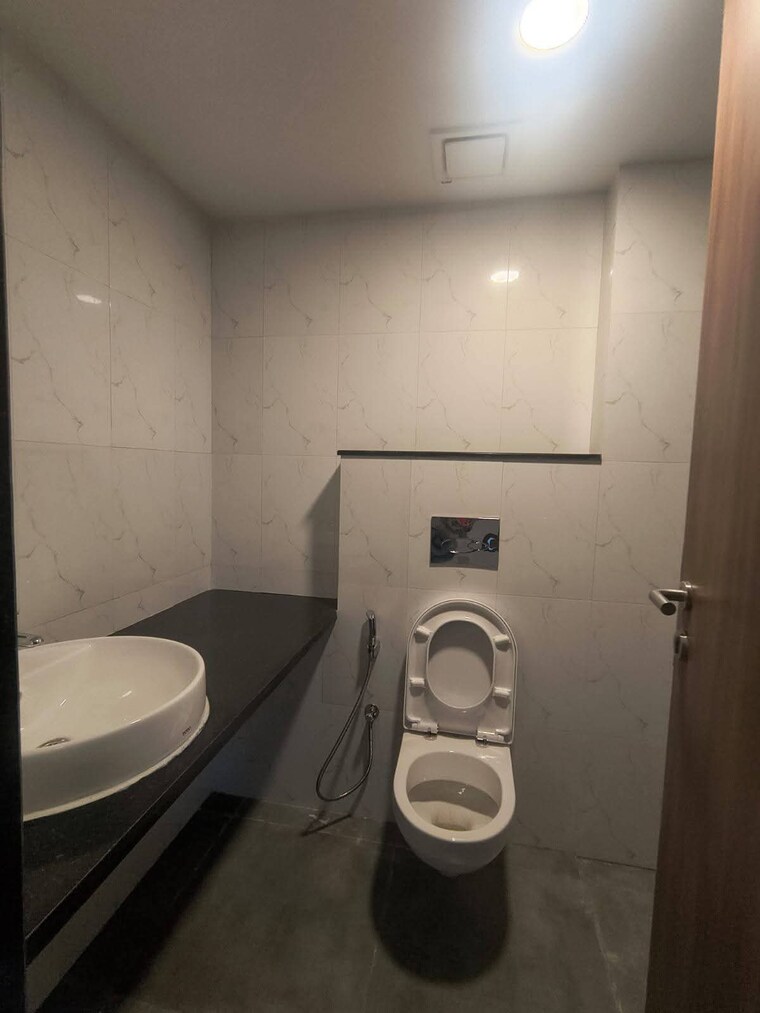 Bathroom, lodha-amara 2 Bedroom 950 Sq.Ft. Apartment In Kolshet Road Thane 9479080