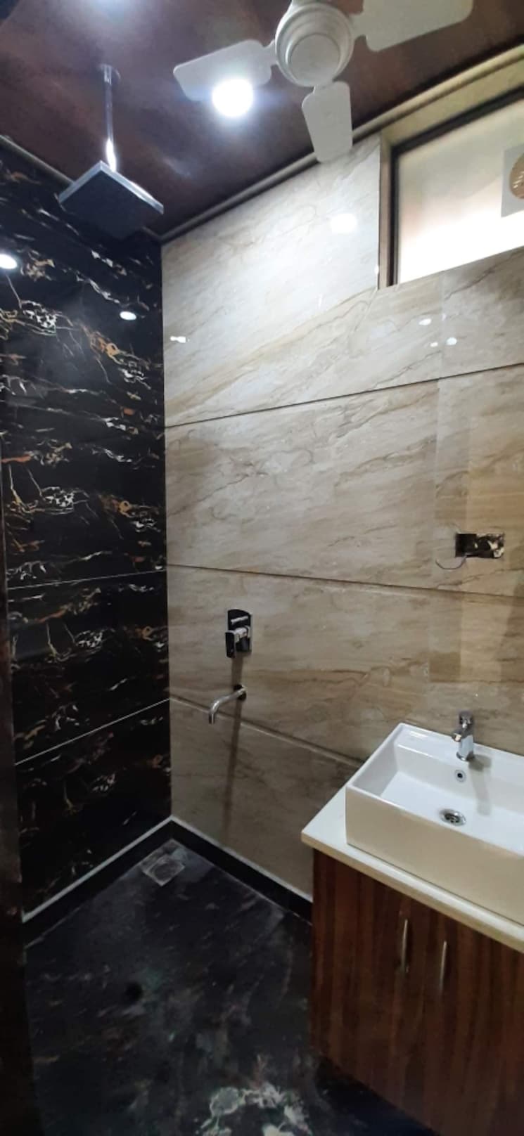 Attached Bathroom, chittaranjan park 3 Bedroom 1650 Sq.Ft. Builder Floor In Chittaranjan Park Delhi 9479086