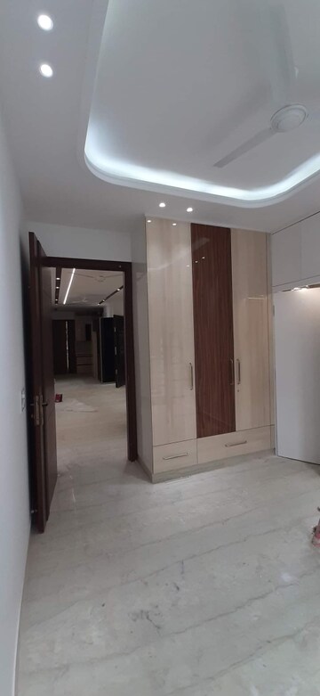 Bedroom in 3 BHK Builder Floor at Chittaranjan Park – for Rent