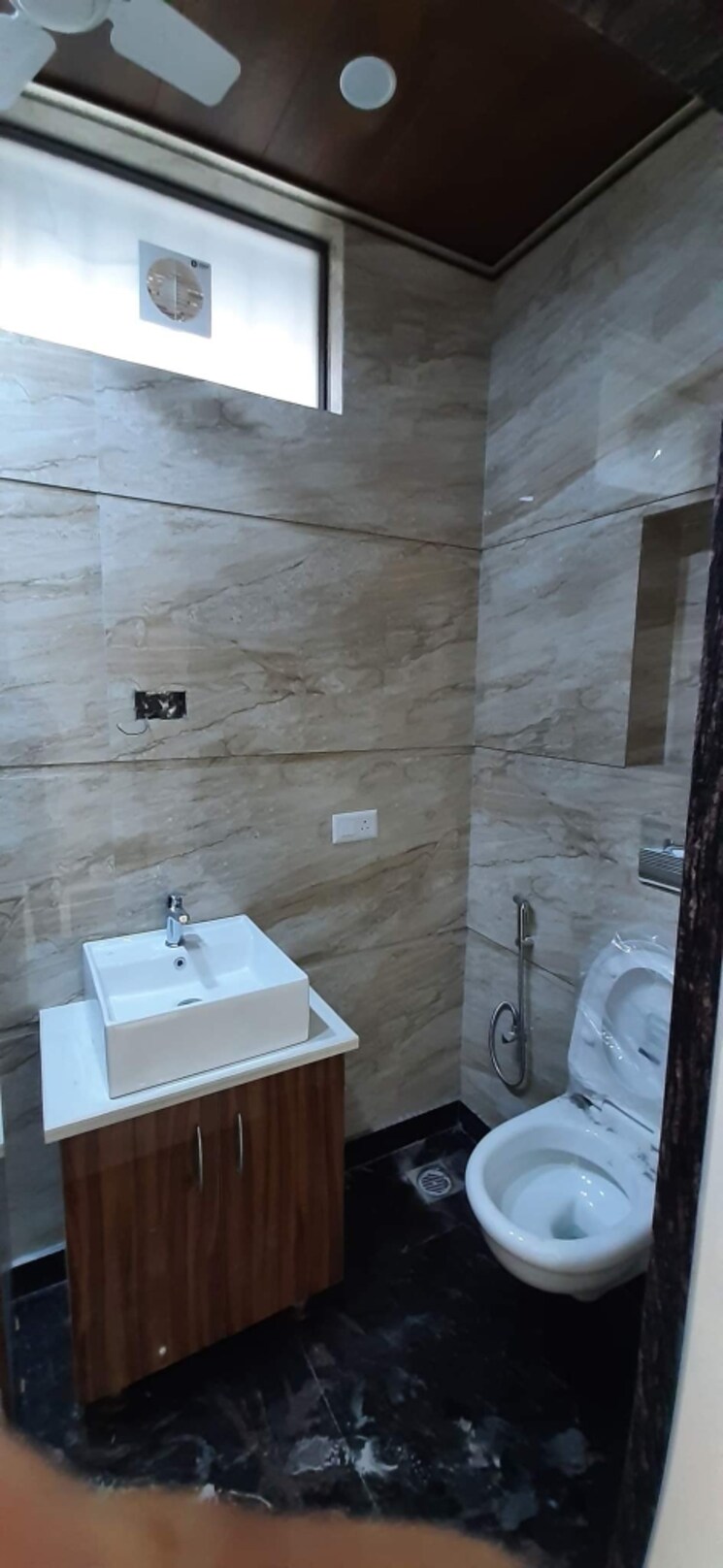 Attached Bathroom, chittaranjan park 3 Bedroom 1650 Sq.Ft. Builder Floor In Chittaranjan Park Delhi 9479086