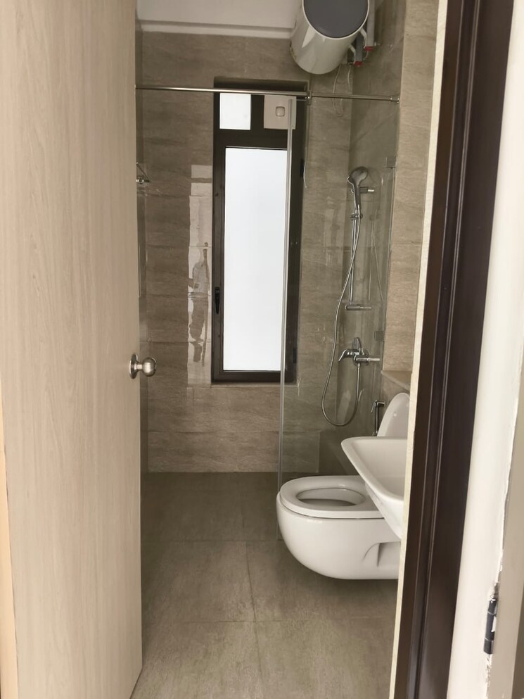 Bathroom, kalpataru-magnus 3 Bedroom 1121 Sq.Ft. Apartment In Bandra East Mumbai 9479090