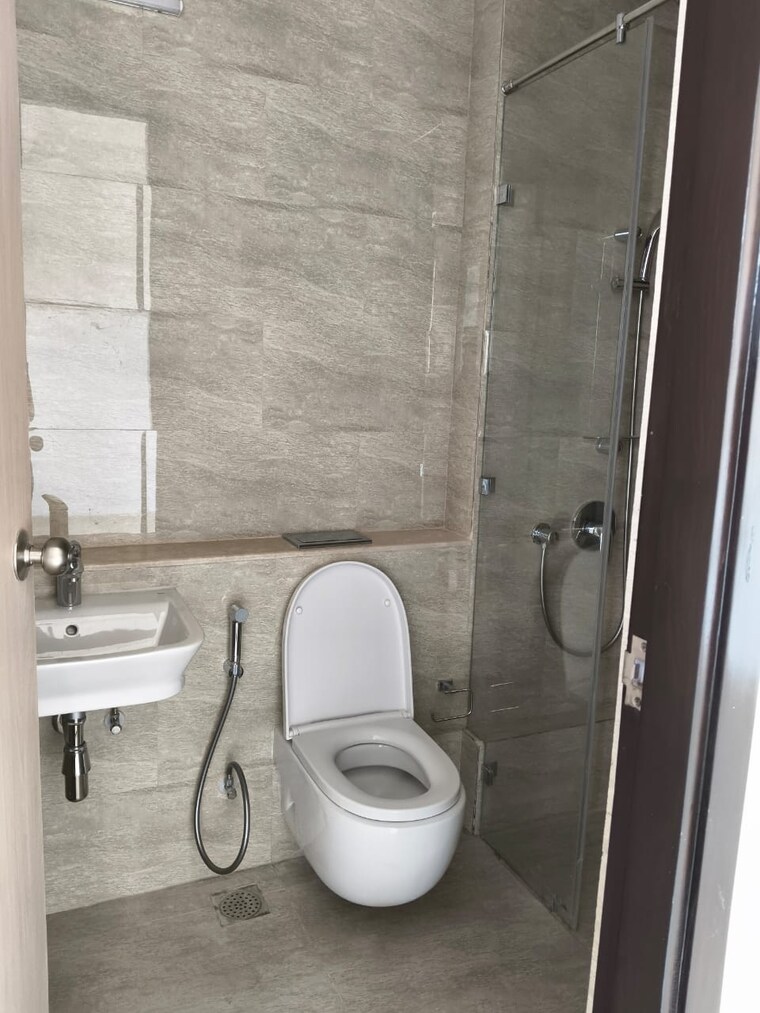 Bathroom, kalpataru-magnus 3 Bedroom 1121 Sq.Ft. Apartment In Bandra East Mumbai 9479090