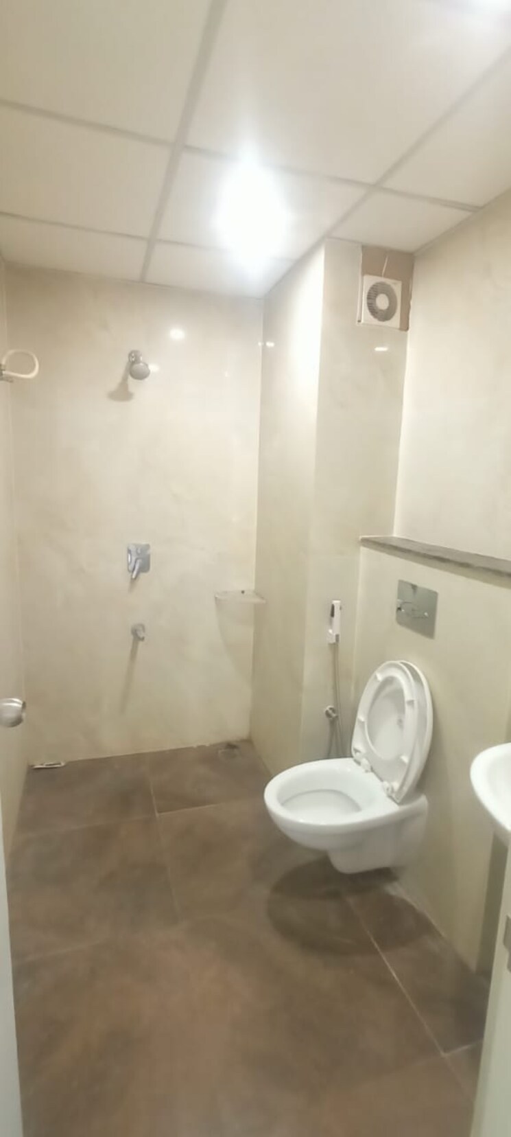 Bathroom, skylar-homes 3 Bedroom 1885 Sq.Ft. Apartment In Patiala Road Zirakpur 9479092