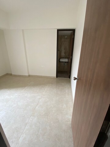 Room in 2 BHK Apartment at Lodha Amara, Kolshet Road – for Rent